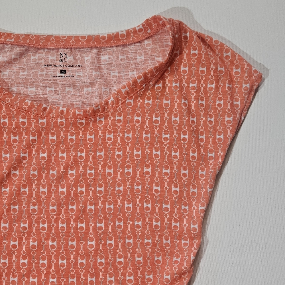 New York And Company‎ Top Womens XS Coral White Chainlink Pattern Ruched Side - Picture 4 of 5